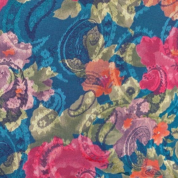 90’s FLORAL PAISLEY PATTERNED POLYESTER BLEND FABRIC - Picture 4 of 4